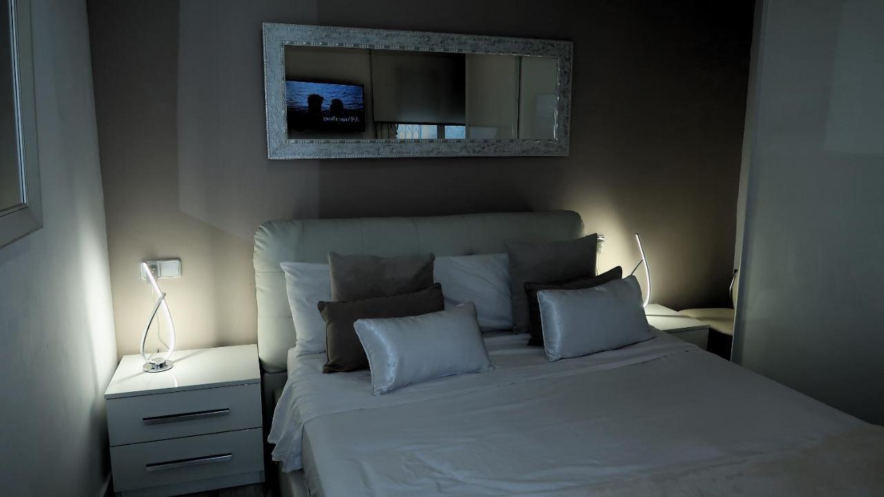 Entire Apartment , 2 Bedrooms Newly Remodeled Center Sitges Barcelona Exterior foto